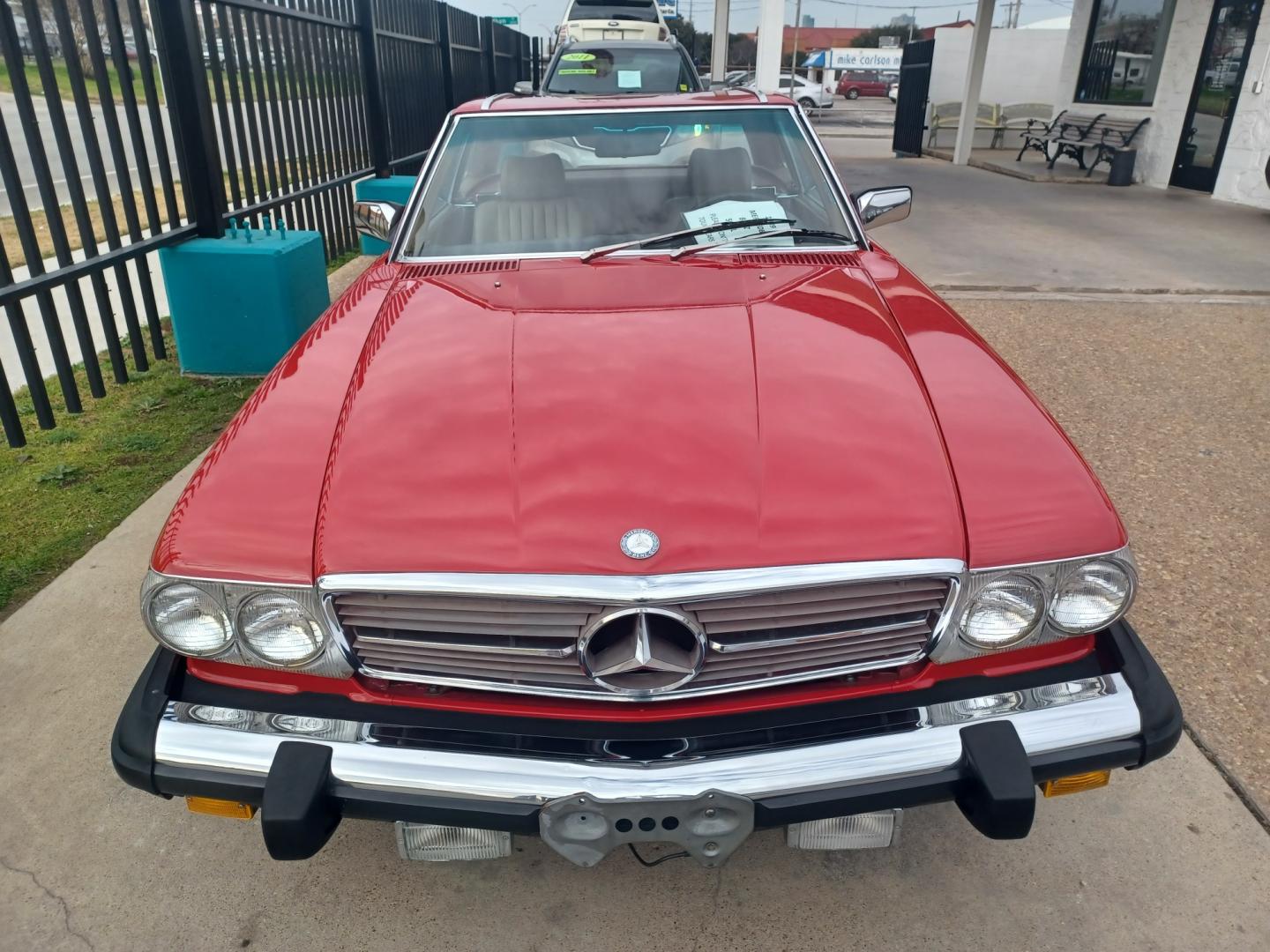 1989 RED /TAN, LEATHER Mercedes-Benz 560 SL coupe (WDBBA48D2KA) with an 5.6L V8 SOHC 16V engine, 4-Speed Automatic transmission, located at 2001 E. Lancaster, Ft. Worth, 76103, (817) 336-7000, 32.746181, -97.301018 - Photo#3